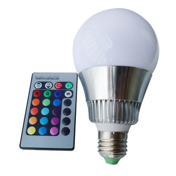 Энергосберегающая светодиодная лампочка меняющая цвета с пультом ДУ (16 цветов) 6W